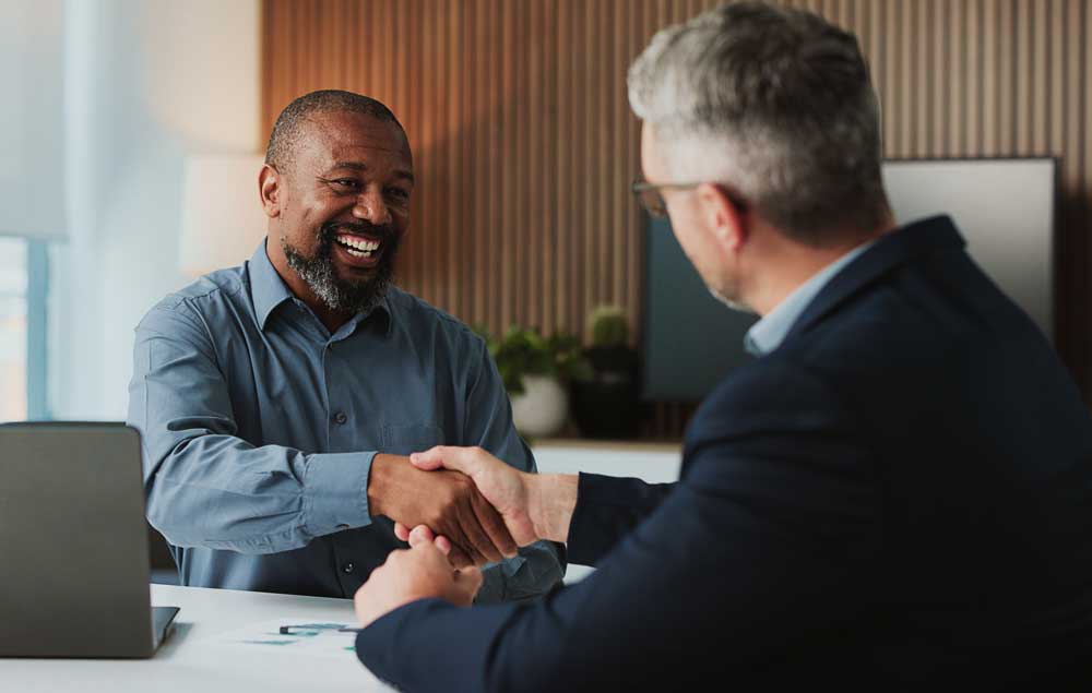 financial-advisor-meeting-clients